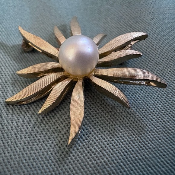 14K Gold Vintage Brooch Pearl Flower Floral Pin Sunburst 1" MCM - Picture 4 of 9